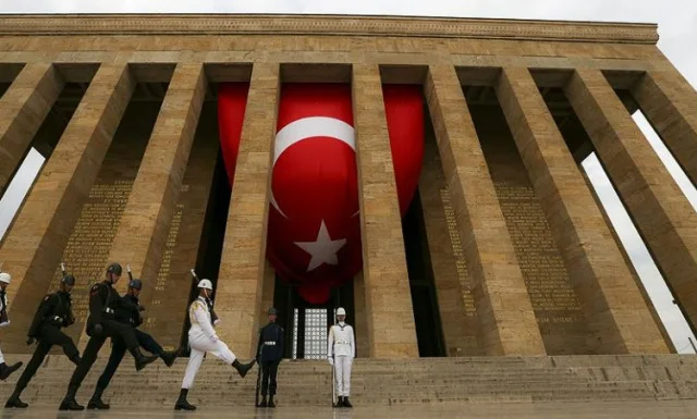 10 Kasım otobüsler bedava mı? Yarın İETT, Marmaray, Metrobüs ücretsiz mi?