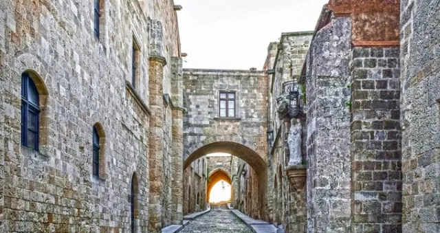 Rodos Adası nerede? Rodos Adası gezilecek yerler! Rodos Adası'na nasıl gidilir?