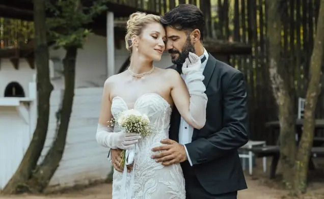 Rüzgar Aksoy evlendi mi? Oyuncu Rüzgar Aksoy kiminle evlendi, eşi kimdir?