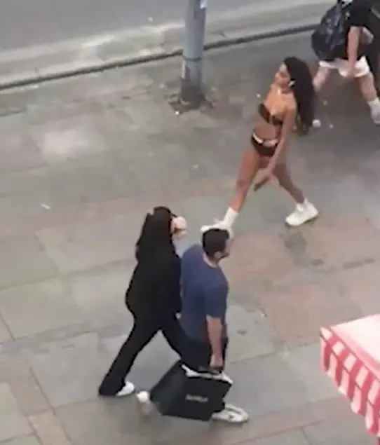 Melisa Aydınalp gözaltına mı alındı, tutuklandı mı, neden gözaltında? Bağdat caddesinde ip mayoyla gezen manken tutuklandı mı?