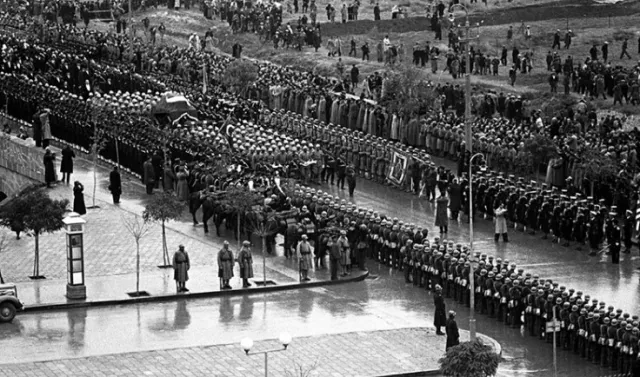 Cuma günü okul var mı? 10 Kasım'da okullar tatil mi, yarım gün mü olacak?