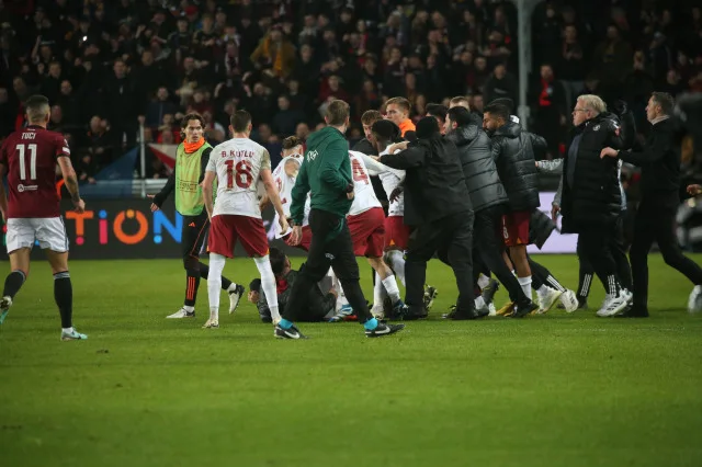 Okan Buruk kırmızı kart mı gördü? Sparta Prag- Galatasaray maçı sonrasında neden kart gördü?