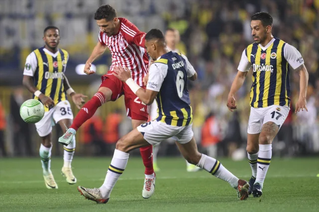 Yunanlılar maç sonrası soyunma odasında ne yaptı? Taraftarların tepkisini çeken kutlama! Fenerbahçe taraftarı enden tepki gösterdi?