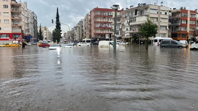 ANTALYA'DA 14 ŞUBAT'TA OKULLAR TATİL Mİ OLACAK?