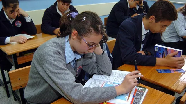 AÖL 2023 - 2024 kayıt yenileme kılavuzu yayınlandı mı? AÖL kayıt yenileme ne zaman, nasıl yapılır ve ücreti ne kadar?