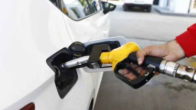 BENZİN KAÇ TL OLDU (9 ARALIK)? 1 litre benzin kaç lira? Benzine, mazota, motorine indirim geldi mi?