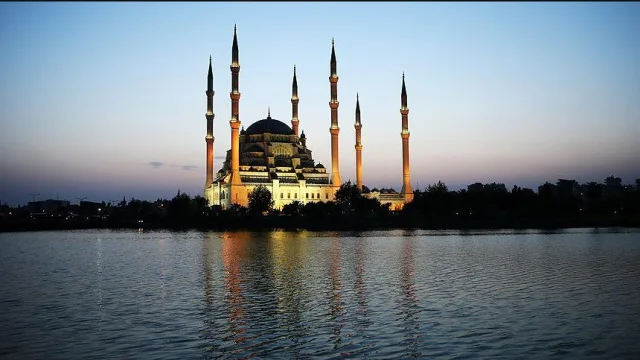 BERAT KANDİLİ ANLAMI NEDİR? Berat Gecesi'nde ne oldu? Berat Kandili'nde hangi ibadetler yapılır?