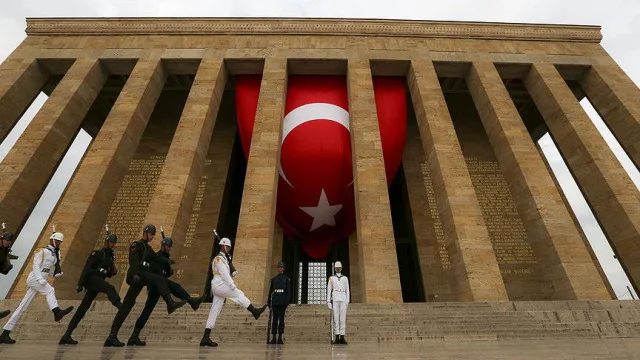 BUGÜN OKULLAR TATİL Mİ? 10 Kasım 2023 okullar yarım gün mü, resmi tatil mi, yoklama alınacak mı?
