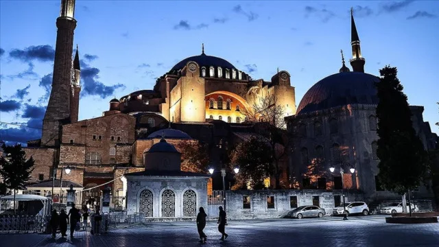 CUMA NAMAZI KILINIŞI | Cuma namazı kaç rekat, nasıl kılınır? Cuma namazı farz mı, sünnet mi?