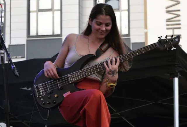 Deniz Tekin kimdir? Deniz Tekin kaç yaşında, nereli? Şarkıcı Deniz Tekin'in biyografisi!