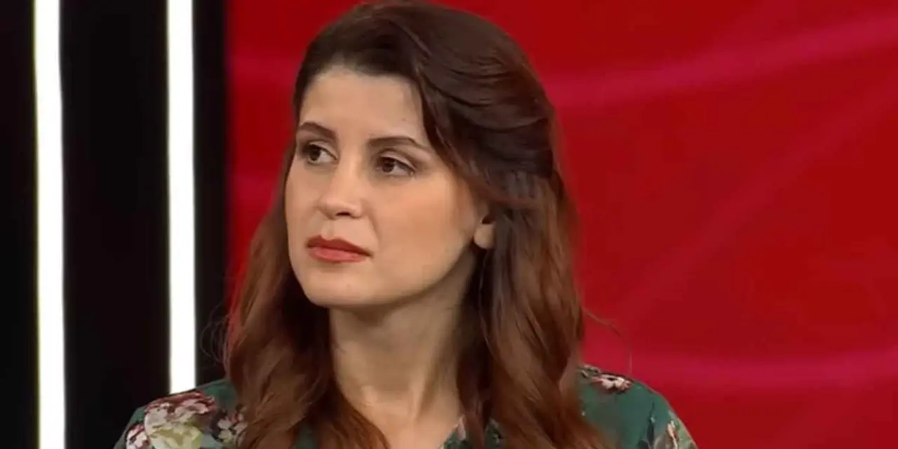 Esra Abay Kimdir? Esra Abay Nereli ve Kaç Yaşında?