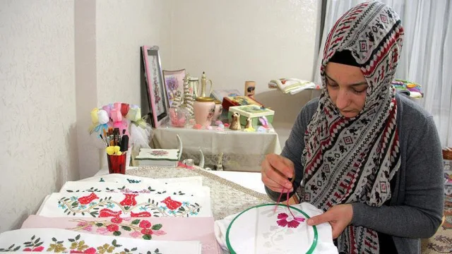 EV HANIMLARINA EMEKLİLİK İMKANI || Hiç çalışmayan bir ev hanımı nasıl emekli olabilir? Ev hanımlarına emeklilik başvuru şartları nelerdir?