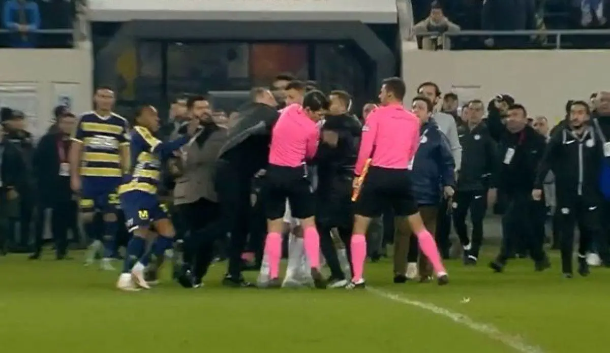Halil Umut Meler'i tekmeleyenler kim? Ankaragücü Ç. Rize maçı sonrası hakeme tekme atanlar yakalandı mı?