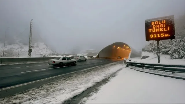 İstanbul-Ankara otoyolu kapandı mı? Anadolu Otoyolu'nda kar yağışı etkili oldu!