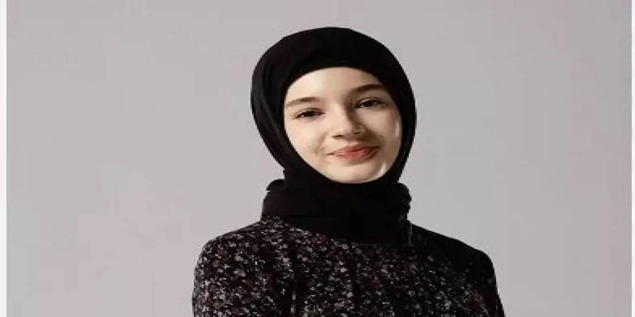 Kızıl Goncalar Zeynep Tezel Kimdir? Mina Demirtaş Kimdir? Zeynep Tezel Kimdir?