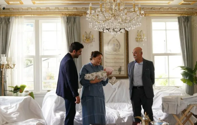 Kızılcık Şerbeti 33. bölüm fragmanı izle! Kızılcık Şerbeti yeni bölüm bölüm fragmanı yayınlandı mı? Kızılcık Şerbeti yeni bölümde neler olacak?