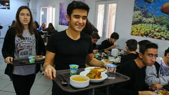 KYK YEMEK ÜCRETLİ Mİ, ne kadar? KYK yemek fiyatları 2023!