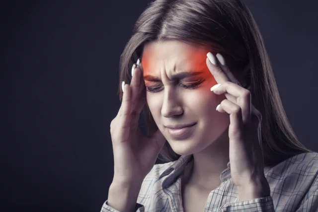 Migren nedir, neden olur? Migrenin belirtileri nelerdir?
