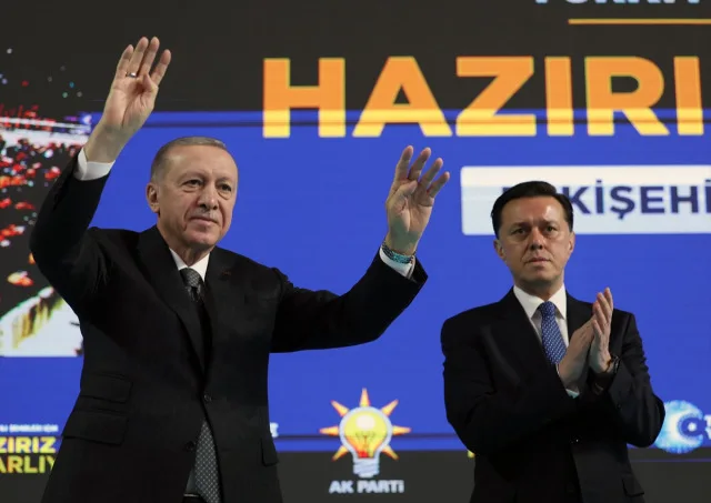 Nebi Hatipoğlu kimdir, ne iş yapıyor?