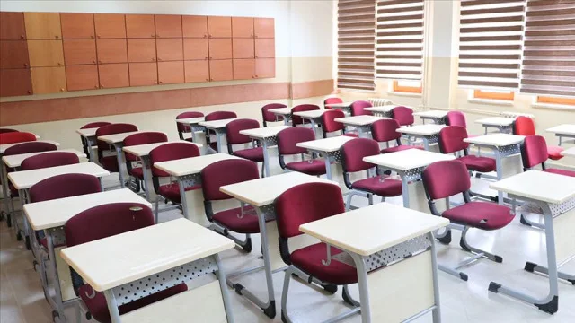 PAZARTESİ (20 KASIM) OKUL VAR MI, SON DAKİKA! 2023 20 Kasım Pazartesi günü okullar tatil mi?