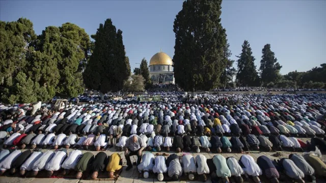 Teyemmüm abdesti nasıl alınır? Teyemmüm abdest farzları, farkı nedir? Teyemmüm abdesti nasıl alınır diyanet? Teyemmüm abdest toprak yoksa nasıl alınır