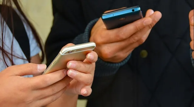 Vergisiz telefon, bilgisayar, tablet ve internet desteğini kimler alabilecek? Başvurular başladı mı, vergisiz telefon şartları neler?