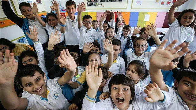 YARIN OKULLAR TATİL Mİ KAR TATİLİ? 27 Kasım Pazartesi (Yarın) okullar tatil oldu mu?